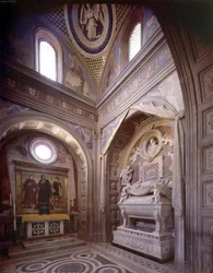 De kapel van de kardinaal van Portugal, detail van het altaar en het graf door Antonio Rossellino