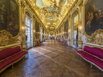 De Galerie dorée en het gewelf geschilderd door François Perrier (1594-1649)