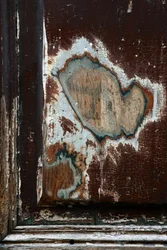 Tijd markeringen. Abstracte kunst die vormen toont als getuigen van de voorbijgaande tijd. Sporen op hout. Fotografie door Michel Lunardelli.