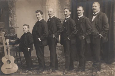 Onbekend Schrammel Sextet, ca. 1910 (zwart-wit foto)