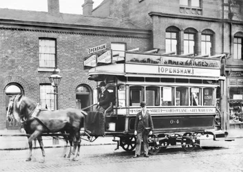 Verenigd Koninkrijk: Open paardentram in Manchester, ca. 1890