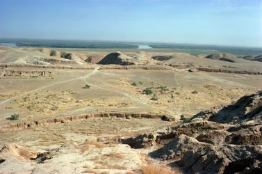 Uitzicht op de Ziggurat, gebouwd door de Elamitische koning Untash-Gal (1265-46 v.Chr.)