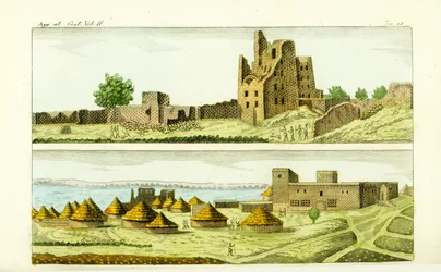 Uitzicht op de moskee en huizen in Sennar, Soedan (onder), en de ruïnes van het huis van de Funj Koning van Sennar (boven) aan de Blauwe Nijl