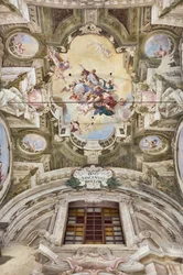 Zicht op het gewelf met fresco van de Teatini-kamer, Chiesa di San Vincenzo, Piacenza, Emilia-Romagna, Italië
