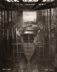 Begin van de bouw van het hoofddek van de Northbank op de scheepswerf van William Doxford & Sons, Sunderland, 22 november 1956