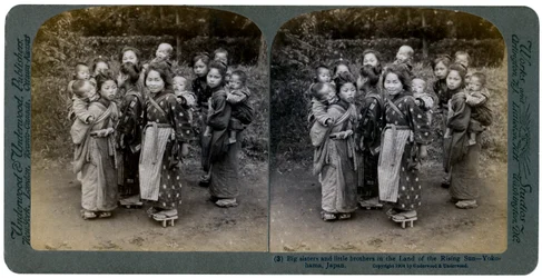 Grote zussen en kleine broers in het Land van de Rijzende Zon, Yokohama, Japan, 1904