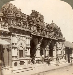 Fijn gesneden ornamenten van een hindoe-boeddhistische tempel, Colombo, Ceylon, 1902