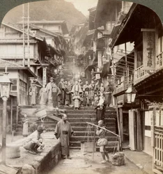 Hoofdstraat omhoog de steile kant van de berg Haruna in een beroemd dorp met warmwaterbronnen, Ikao, Japan, 1904