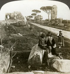 Graven en kinderen in traditionele kleding, Via Appia, Rome, Italië