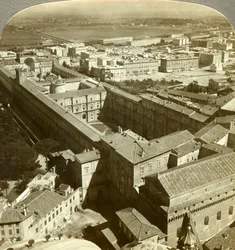 Vaticaans Paleis vanaf de koepel van de Sint-Pietersbasiliek, Rome, Italië