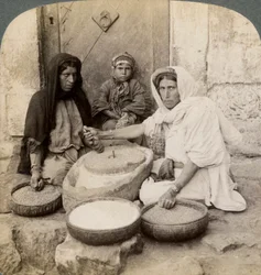 Vrouwen die malen bij de molen, Palestina, 1900