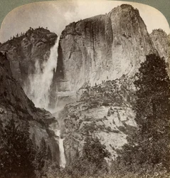 Yosemite Point en door de wind geblazen Yosemite Falls, Yosemite Valley, Californië, VS, 1902