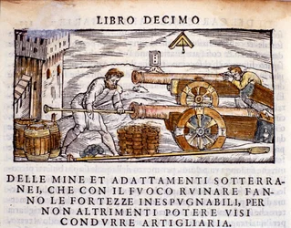 Een kanonnier die een kanon met explosieven laadt. Gravure uit 