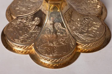 Kelk. Goudsmeedwerk, juwelen