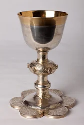Kelk van kapelaan Georges Coquere. Metaalbewerking, goud en zilver