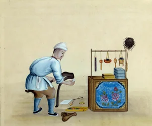 Chinese koopman die scharen slijpt om zilverbaren te snijden. Tekening uit de 17e eeuw. Parijs. B.N.