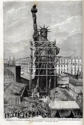 Frankrijk, Parijs, overdracht van het Vrijheidsbeeld aan de ambassadeur van de Verenigde Staten - Verpakking in steigers van het door Frédéric Auguste Bartholdi (1834-1904) gemaakte Vrijheidsbeeld voor vervoer van Parijs naar Amerika