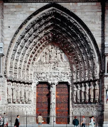 Gotische Kunst: centraal portaal van de Notre Dame kathedraal van Parijs