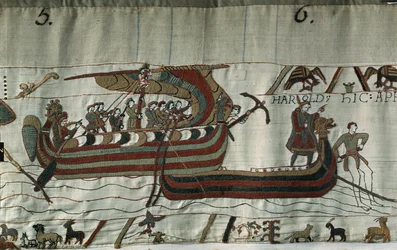 Gekapseisd door de storm, het schip van Harold II (1022 - 1066) (een drakkar) gestrand aan de kust van Ponthieu - Tapijt van Bayeux, bekend als Borduurwerk van Koningin Mathilde