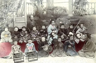 Japanse kinderen die muziek spelen, eind 19e eeuw
