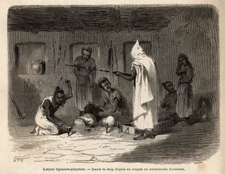 Kabylische ambachtslieden bekend om hun vaardigheid in het maken van sieraden en wapens (en vroeger in valsmunterij) in de Djura-regio (Algerije). Gravure ter illustratie van de excursie naar de grote Kabilie, tussen de Middellandse Zee en de Djurjura, in 