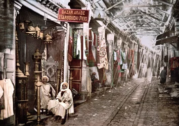 Le souc el Trouck in Tunis: winkel met bord in het Frans 