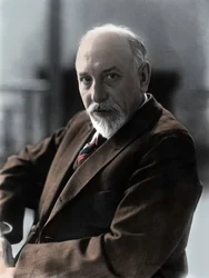 Portretten van de Italiaanse schrijver Luigi Pirandello rond 1920.