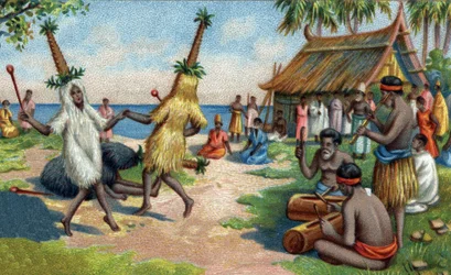 Dansers van een eiland in de Stille Zuidzee: zij dragen bij religieuze ceremonies kleding van veren van kolibries, kaketoes en paradijsvogels. Chromolithografie uit de 19e eeuw
