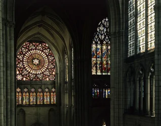 Glas-in-loodramen en rozet van de kathedraal van Troyes