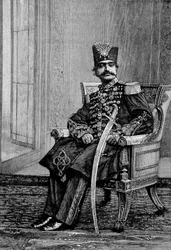 De sjah van Perzië, Nassr-ed-din (Nasser-ed-din), in ceremonieel kostuum