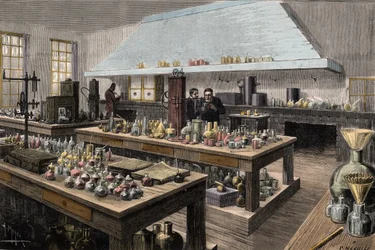 Het grote laboratorium van Louis Pasteur (1822-1895), Franse chemicus en bioloog, aan de École normale supérieure - Louis Pasteur in zijn laboratorium aan de École normale supérieure - Gravure door Meyer 1884