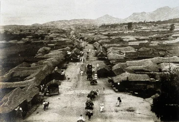 Uitzicht op Chongro Avenue in Seoul (hoofdstad van Korea) in de 19e eeuw