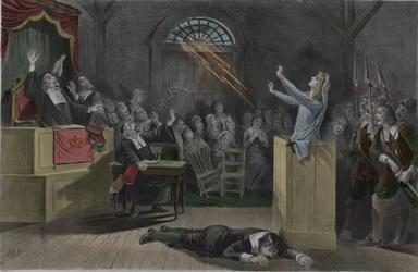 Een bliksem verbrandt de kettingen van een heks tijdens haar processen in Salem