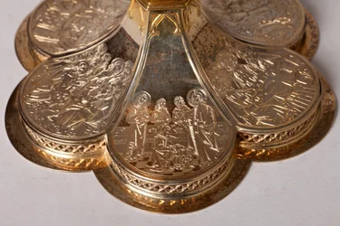 Kelk. Goudsmeedkunst, juwelen