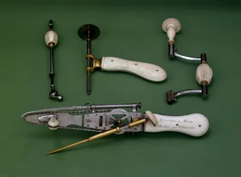 Instrumenten van chirurgie van de 18e eeuw. Chaniere Hein. Coll. Part.