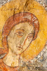 Madonna met kind tussen de aartsengelen, detail van de Maagd Maria
