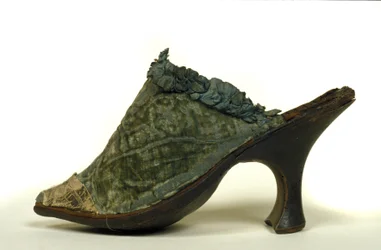 Model van schoenen met hak voor vrouwen uit de 18e eeuw.