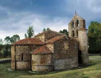 Romaans kunst: uitzicht op de kerk van San Salvador de Cantamuda, Spanje