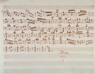 Bladmuziekpagina voor de eerste viool in de opening van Mithridate, Koning van Pontus, opera door Mozart (1770)
