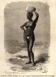 De dochter van een marabout uit Oualet (Mauritanië), met een kom op haar hoofd om zwarte zeep te maken. Gravure ter illustratie van de reis naar West-Soedan van luitenant ter zee M. Mage, 1863-1866, gepubliceerd in „Le Tour du monde, nouveau journal des