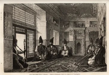 De woonkamer van een rijk Tataars huis in Schusha (Transkaukasië, Rusland), waar mannen samenkomen, zittend op tapijten om de pijp te roken en te kletsen. Gravure ter illustratie van de reis in de provincies van de Kaukasus, door Basile Vereschaguine, in 1
