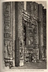Het portiek van een tempel in Tripetty (of Tirupati, in Andhra Pradesh), een belangrijke plaats van hindoeïstische pelgrimage. Gravure ter illustratie van de reis naar de zuidelijke provincies van India, door Alfred Grandidier, in 1862-1864, gepubliceerd i