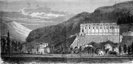 Zicht op de kerk in aanbouw nabij de wonderbaarlijke grot van Lourdes in de Hoge Pyreneeën waar de Maagd aan Bernadette Soubirous (1844-1879) verscheen in 1858, huidige bedevaartsplaats. Gravure uit de 19e eeuw