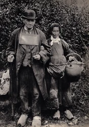 Koppel Bretonse bedelaars. Fotografie, eind 19e eeuw, Parijs. Coll. Selva.