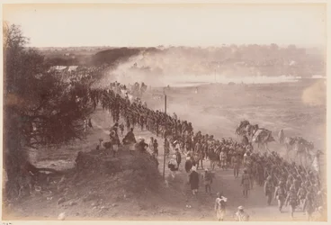 Indiase legerinfanterie op mars, Delhi oefenkamp