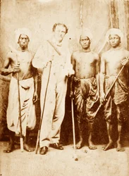 Luitenant Joseph Sherer, assistent van de superintendent van Cachar, met zijn dragers, Manipur, circa 1861