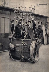 Fotografische enscenering met een heteluchtballon. Fotografie, eind 19e eeuw, Parijs. Collectie Selva