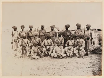 Het 15e (Ludhiana) Regiment van de Bengal Native Infantry in het woestijnlandschap van Soedan