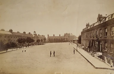 De Koninklijke Marinekazerne in Chatham, Kent, VK, eind 19e eeuw