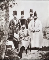 De sjah van Perzië Nasser-ed-Din en zijn kamerheren